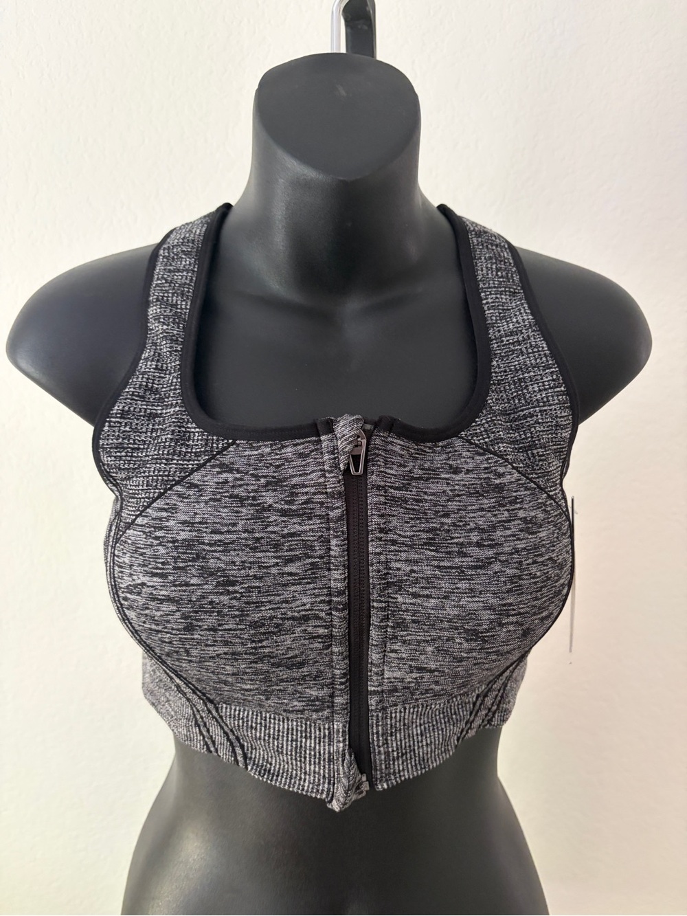 NWT Avia Front-Zip Gray Sports Bra, size L